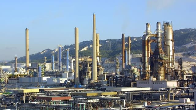 La raffinerie de La Mède, à côté de %arseille, devrait être fermée, et 178 postes supprimés. 