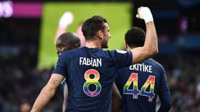 Le Parisien Fabian Ruiz avec le maillot arc-en-ciel le 13 mai 2023 face à Ajaccio