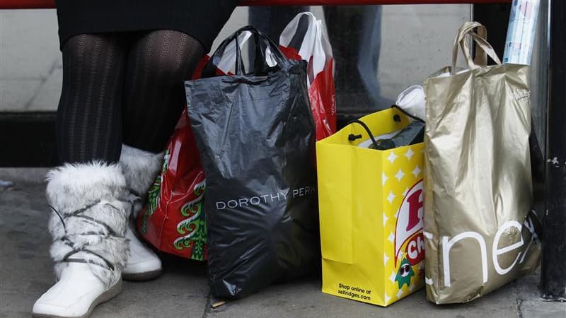 Londres arrive en tête des villes d'Europe les plus attractives pour le shopping de la clientèle touristique, devant Madrid, Barcelone et Paris, selon une étude publiée par The Economist Intelligence Unit (EIU). /Photo d'archives/REUTERS/Luke MacGregor