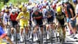 Le peloton lors de la 6e étape du Tour de France, avec Tadej Pogacar en jaune, le 10 juillet 2025.