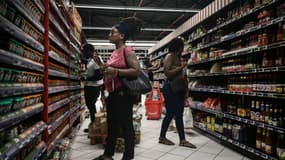 Un supermarché de Fort-de-France, le 14 octobre 2024, en Martinique, touchée par des émeutes liées à la vie chère