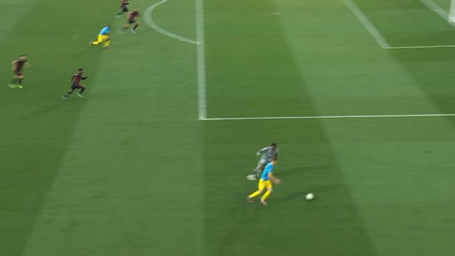 Lens-Clermont : la boulette de Djoco devant Sotoca Lens-Clermont : la boulette de Djoco devant Sotoca