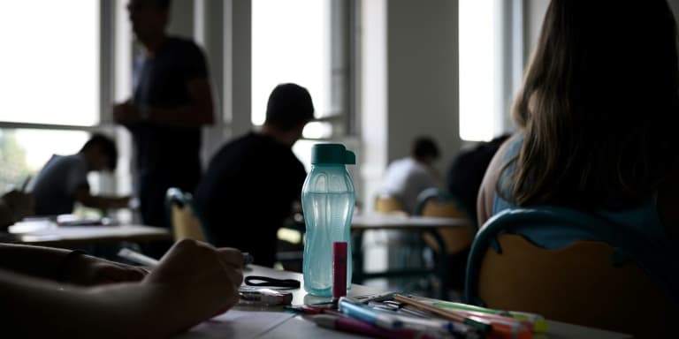 Dans un lycée de Bordeaux lors d'une épreuve du baccalauréat, le 15 juin 2022.