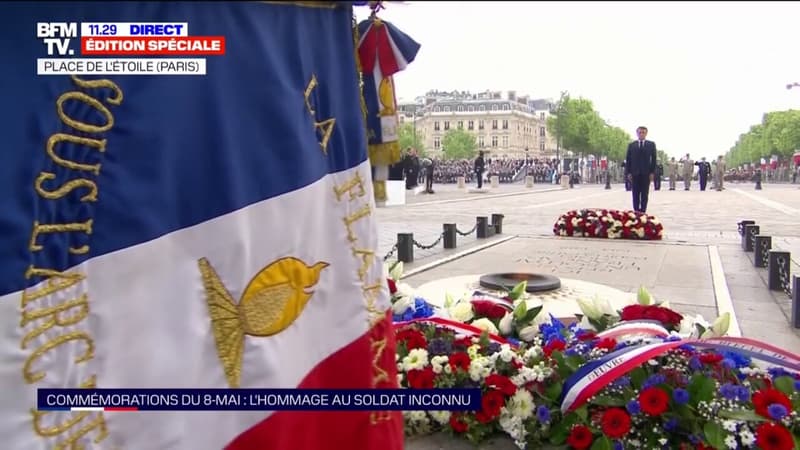 Commémorations du 8-Mai: Emmanuel Macron dépose une gerbe de fleurs sur la tombe du Soldat inconnu