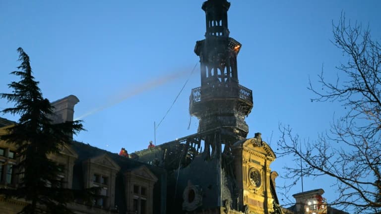 A prefeitura do 12º arrondissement de Paris em 27 de janeiro de 2026, depois de um incêndio A prefeitura do 12º arrondissement de Paris em 27 de janeiro de 2026, depois de um incêndio