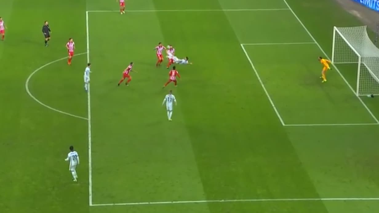 Giroud profite du dégagement raté d'Hermoso pour marquer d'un superbe retourné 