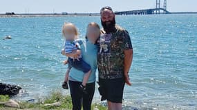 Le suspect Thomas Jacob Sanford, avec sa famille, en 2019
