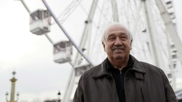 Marcel Campion devant la Grande roue installée en 1993 place de la Concorde.