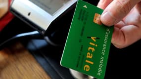 Un décret paru au Journal officiel du 29 mai 2019 définit les modalités de l'expérimentation d'une "e-carte d'assurance maladie" dans le Rhône et les Alpes-Maritimes jusqu'à la fin mai 2020.