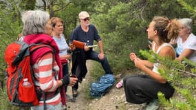 L'association France Alzheimer propose des bains de forêt pour apaiser les maux de ses adhérents. Nous avons suivi une séance de sylvothérapie dans une forêt de la Bréole.