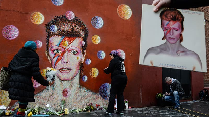 A Londres, des fans rendent hommage à David Bowie, mort le 10 janvier 2015.