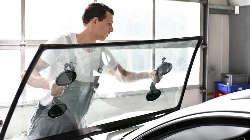 Attention aux dérives de certains professionnels qui poussent aux remplacements des pare-brises (photo d'illustration).
