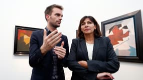 Bruno Julliard et Anne Hidalgo lors d'une exposition de Serge Poliakoff. 