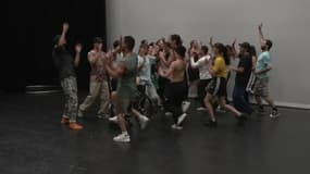 Des danseurs de Hip-Hop préparent actuellement “une danse du départ” en honneur des athlètes qui quitteront la France après le Jeux.