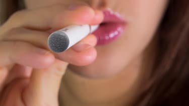 Comme pour l'alcool ou le tabac, les majeurs pourront toujours ravitailler les mineurs.