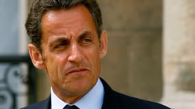 Nicolas Sarkozy espère que les difficultés au PS et à l'UMP permettront son retour au premier plan.