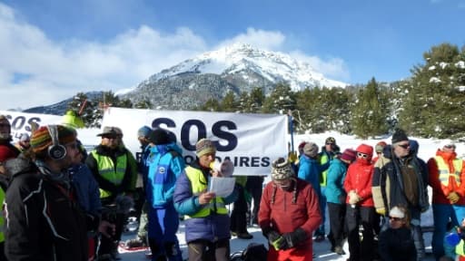 Des professionnels de la montagne manifestent pour revendiquer leur devoir d’assistance aux migrants à Névache, dans les Alpes françaises, le 17 décembre 2017 Des professionnels de la montagne manifestent pour revendiquer leur devoir d’assistance aux migrants à Névache, dans les Alpes françaises, le 17 décembre 2017