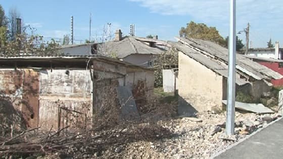 Les nombreuses expropriations, à la suite des travaux pour les JO de Sotchi, ont poussé certaines familles à se reloger dans des maisons de fortune.