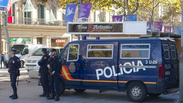 L'homme est poursuivi pour incitation à la haine et à la violence, menaces, diffamation et usurpation de fonction