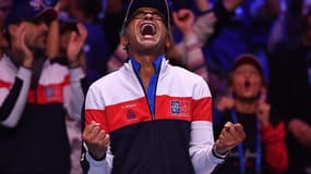 Yannick Noah, joyeux après la victoire en 2017