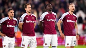 Kurt Zouma avec des joueurs de West Ham, à Londres le 8 février 2022