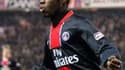 L'attaquant parisien va prolonger son contrat jusqu'en 2012.