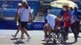 JO 2021 (Tennis F) : Badosa quitte le court sur un fauteuil roulant