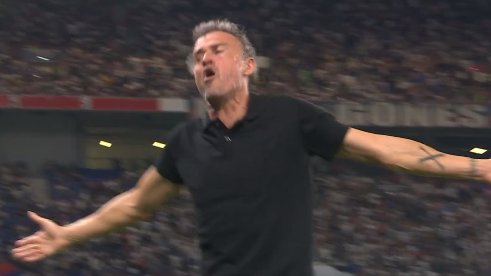 Le désespoir de Luis Enrique, fâché avec le jeu au pied de son gardien, le 3 septembre 2023, au Groupama Stadium