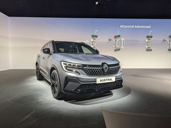 Le Renault Austral se positionne notamment face au Peugeot 3008, le maître-étalon du segment. Le Renault Austral se positionne notamment face au Peugeot 3008, le maître-étalon du segment.