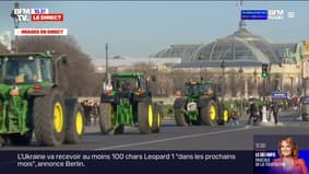 Agriculteurs en colère: le convoi des tracteurs arrive sur la place des Invalides à Paris