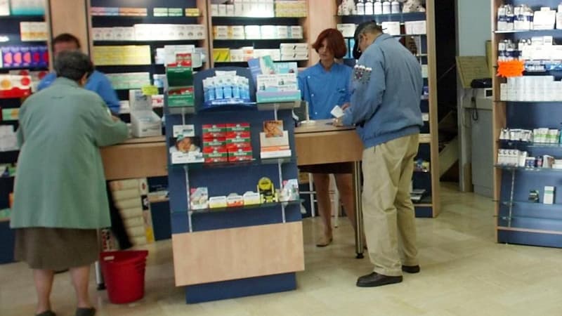 Les pharmacies pourront désormais vendre des "masques non sanitaires fabriqués selon un processus industriel et répondant aux spécifications techniques applicables"