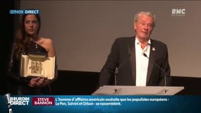 "Plus qu'une fin de carrière, c'est une fin de vie", l'émotion d'Alain Delon en recevant une palme d'or d'honneur au festival de Cannes