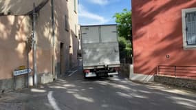 Les habitants du Brûlat sont exaspérés par les passages de poids lourds dans leur hameau.