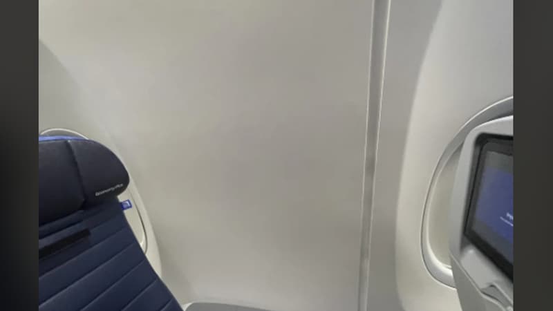 Payer 100 dollars pour être "côté hublot" et se retrouver devant une paroi: United Airlines tente de se justifier, la justice rejette l'argument de la compagnie
