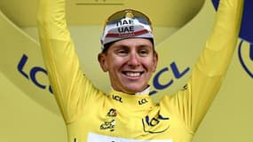 Le Slovène Tadej Pogacar conserve le maillot jaune à l'issue de la 9e étape du Tour de France, le 4 juillet 2021 à Tignes