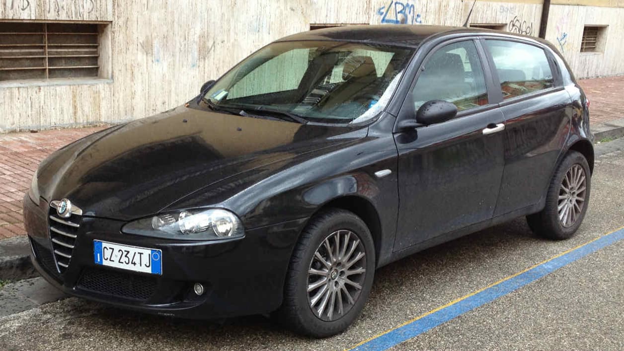 L'Alfa Romeo 147 a été sacrée Voiture de l'Année 2001. L'Alfa Romeo 147 a été sacrée Voiture de l'Année 2001.