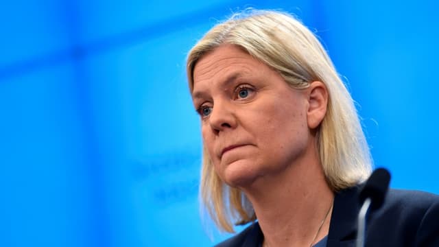 La Première ministre suédoise Magdalena Andersson devant le parlement à Stockholm le 24 November 2021