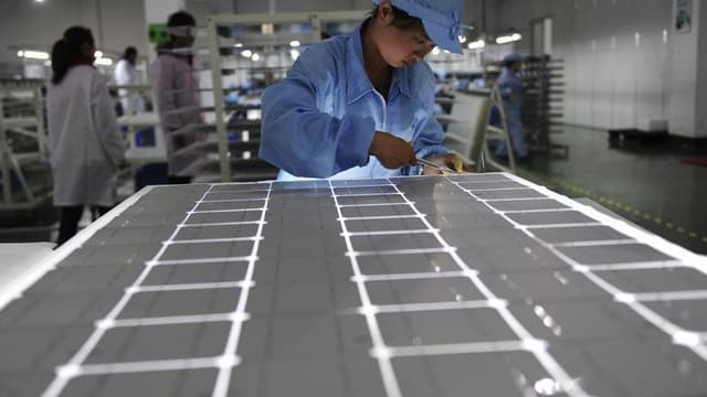 La Commission européenne a décidé de frapper de droits de douane les importations de panneaux de solaires de la Chine en dépit de l'opposition de l'Allemagne et d'autres pays. /Photo d'archives/ REUTERS/