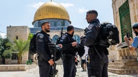 Des policiers israéliens près de la mosquée du Dôme du Rocher à Jérusalem-Est, le 18 juin 2023. (photo d'illustration)