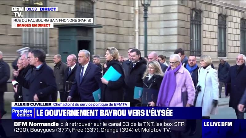 Le gouvernement Bayrou se dirige vers l'Élysée à pied pour le premier Conseil des ministres