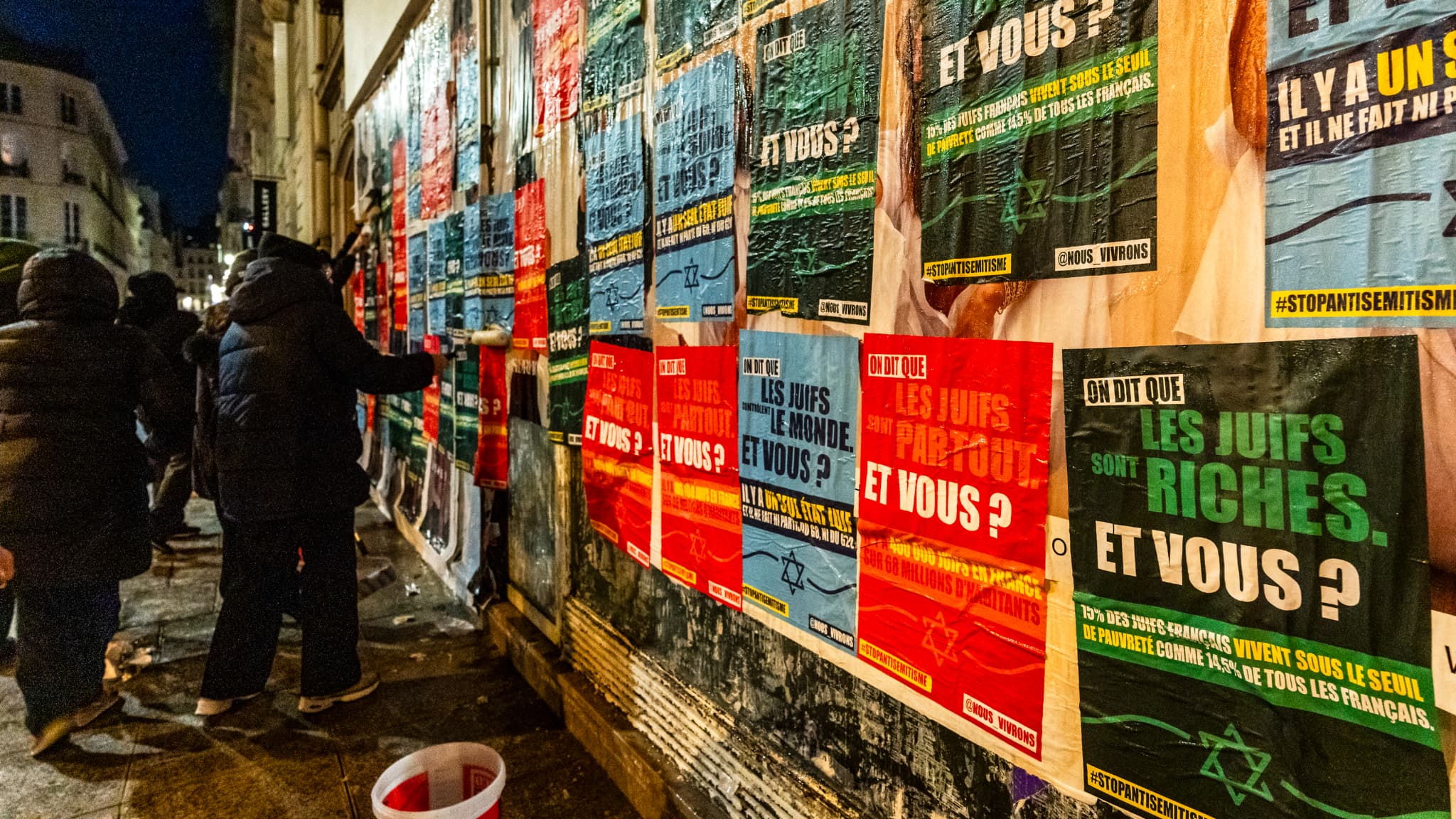 Un collage contre les clichés antisémites réalisé par le collectif "Nous vivrons" à Paris, le 27 février 2024.