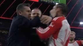 L’entraîneur de l’Union Berlin, Nenad Bjelica, repousse Leroy Sané lors de la défaite sur le terrain du Bayern Munich (1-0, Bundesliga), le 24 janvier 2024