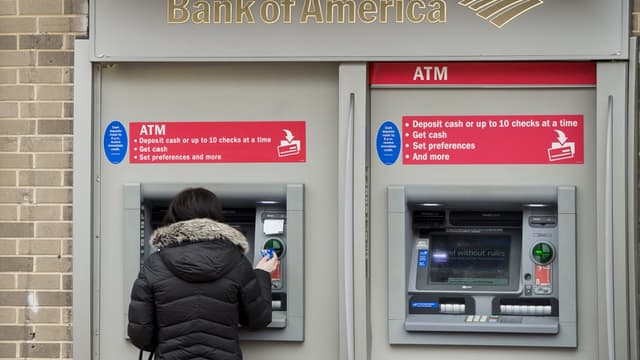 Bank of America lance les agences automatisées.