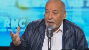 Tahar Ben Jelloun appelle à l'union des Etats arabes afin de "désarmer les barbares".