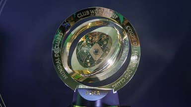 Le trophée de la Coupe du monde des clubs présenté le 9 mai 2025