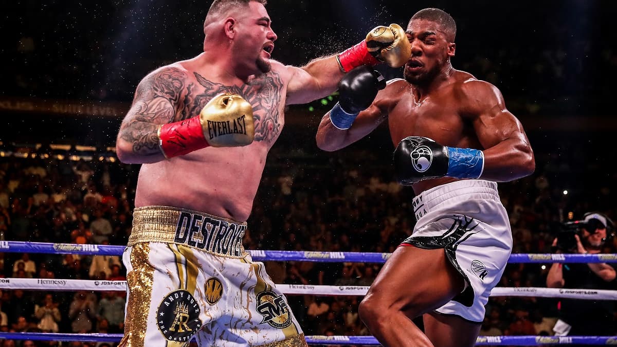 Andy Ruiz Jr (à gauche) lors de son premier combat contre Anthony Joshua