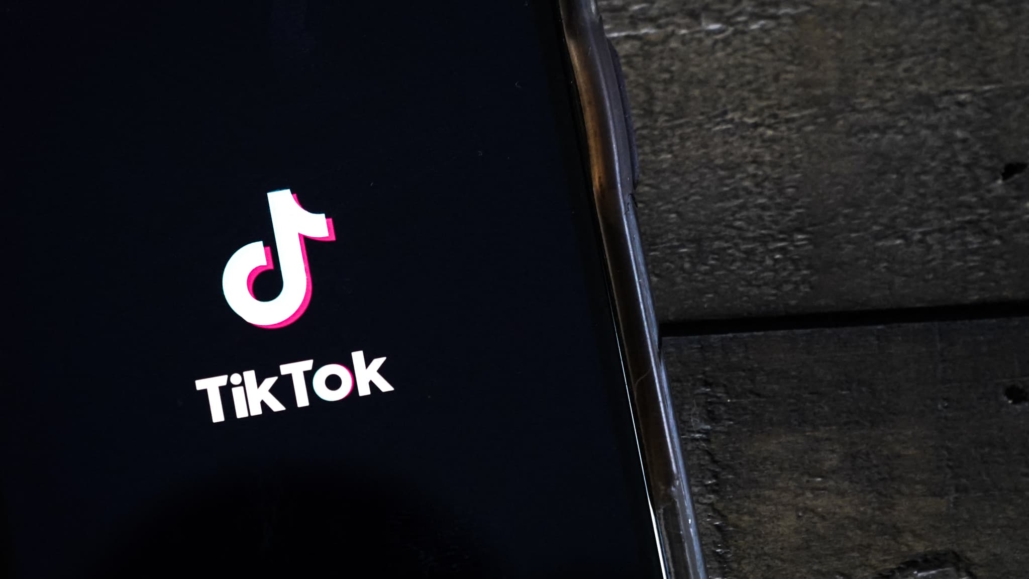 "Un risque identifié": le gouvernement britannique veut inciter ses employés à supprimer TikTok