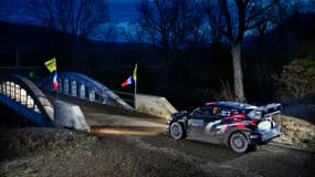 La Toyota GR Yaris Rallye1 de Sébastien Ogier et Vincent Landais lors de la 15e étape du 93e Rallye Monte-Carlo WRC, le 25 janvier 2025.