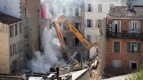 Un immeuble s'est effondré au 17 rue Tivoli, dans le centre-ville de Marseille, emportant une partie des immeubles voisins. Cinq personnes blessées ont été prises en charge.