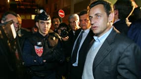 En 2005, Nicolas Sarkozy avait répliqué aux huées à Argenteuil en promettant les habitants de les "débarrasser" des "bandes de racailles".